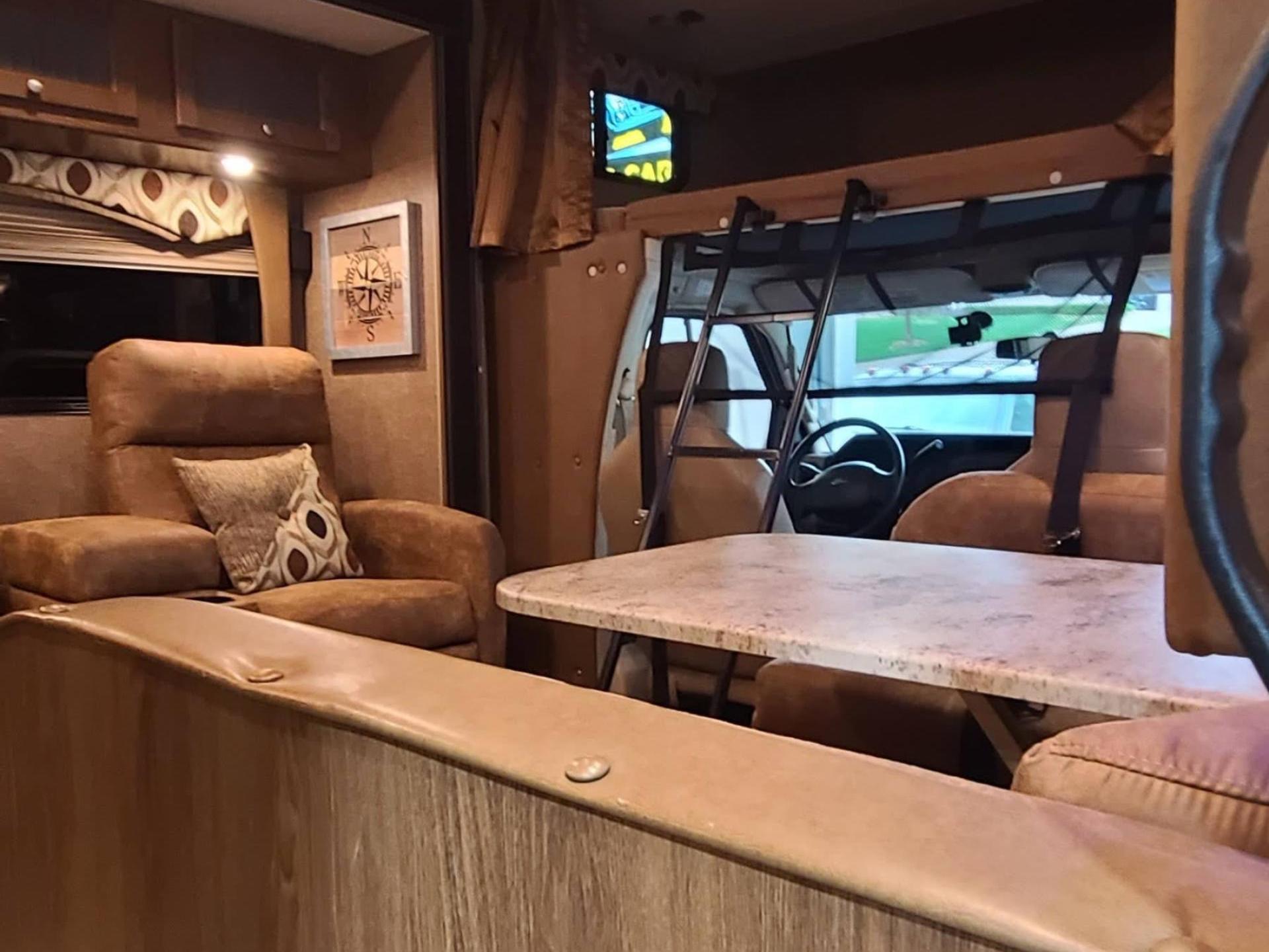 2015 COACHMEN LEPRECHAN 31