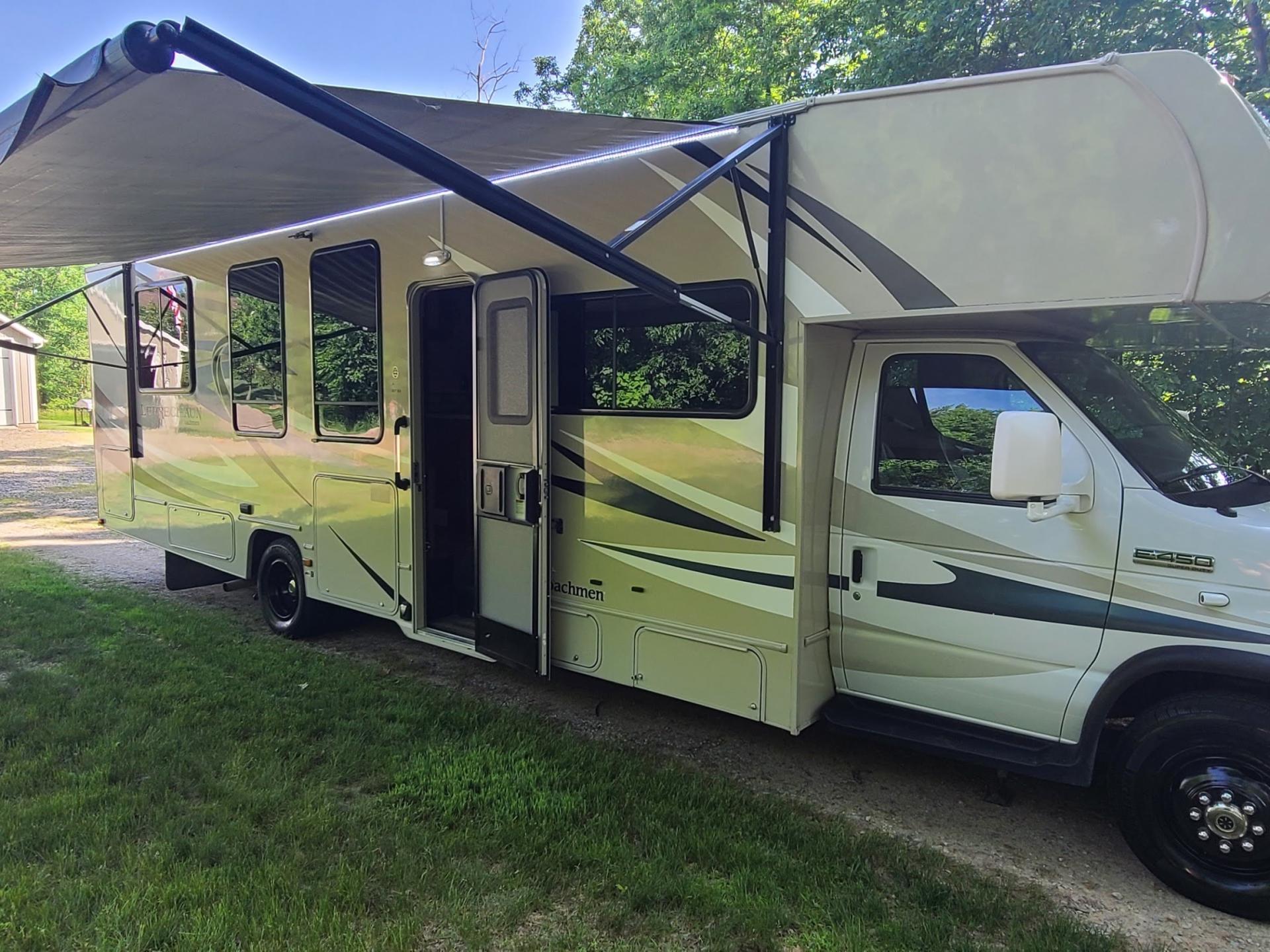 2015 COACHMEN LEPRECHAN 31