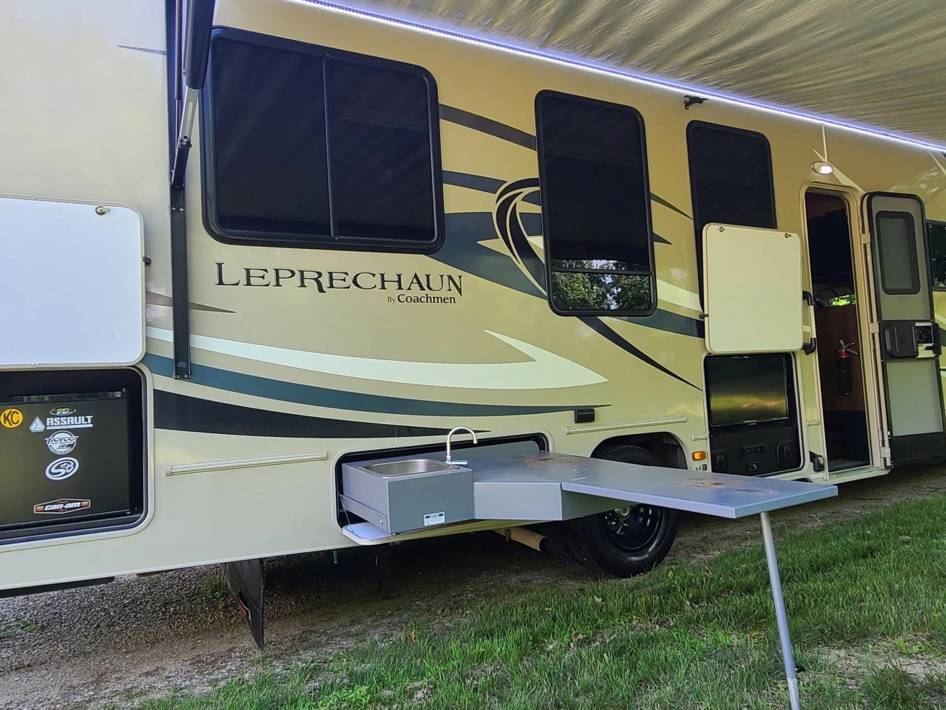 2015 COACHMEN LEPRECHAN 31