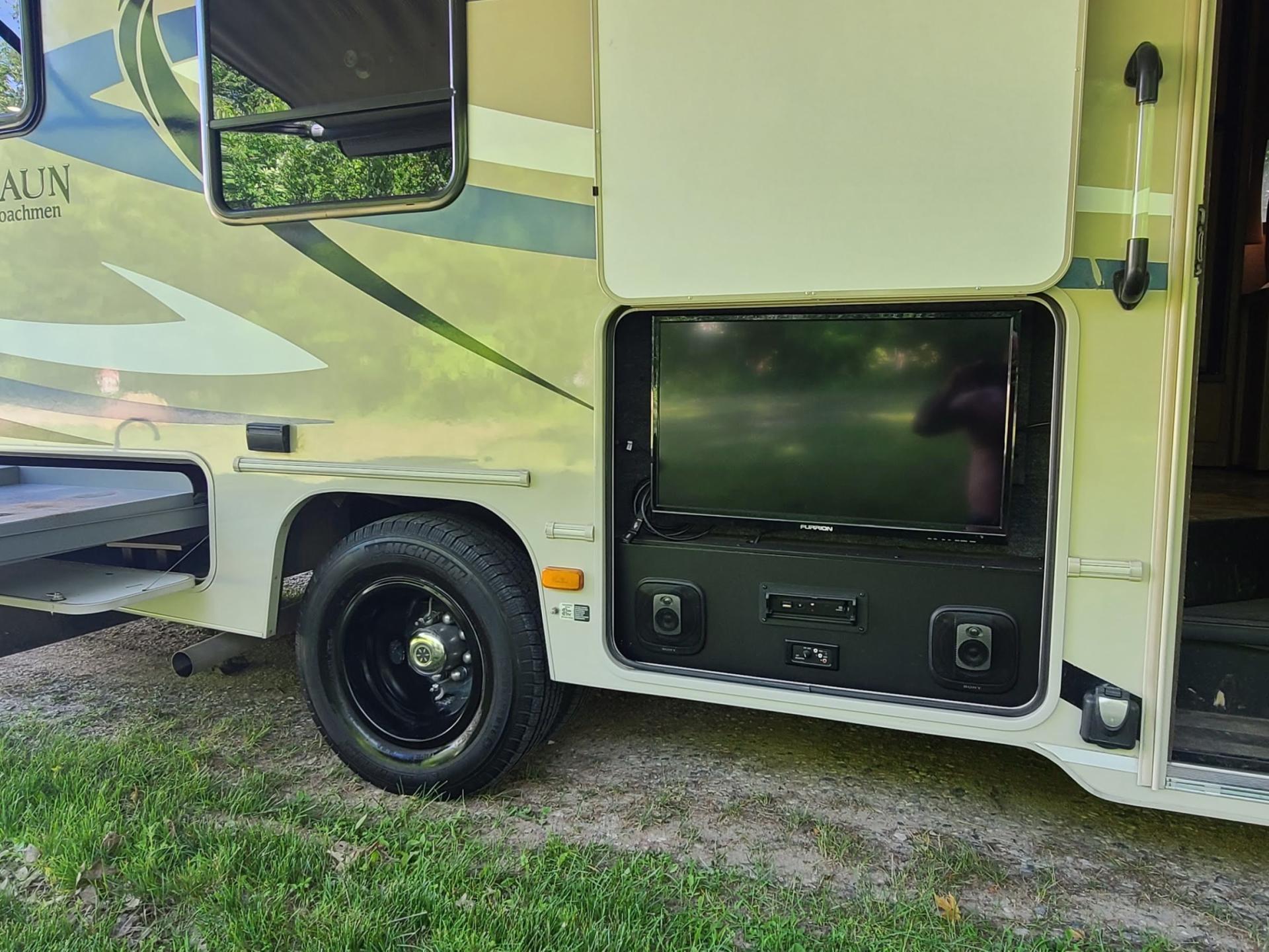 2015 COACHMEN LEPRECHAN 31