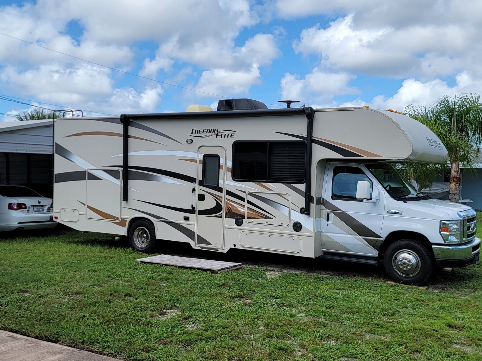 2017 THOR MOTOR COACH CHATEAU 30C