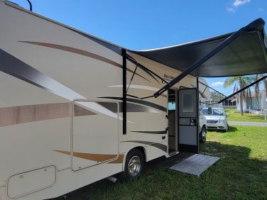 2017 THOR MOTOR COACH CHATEAU 30C