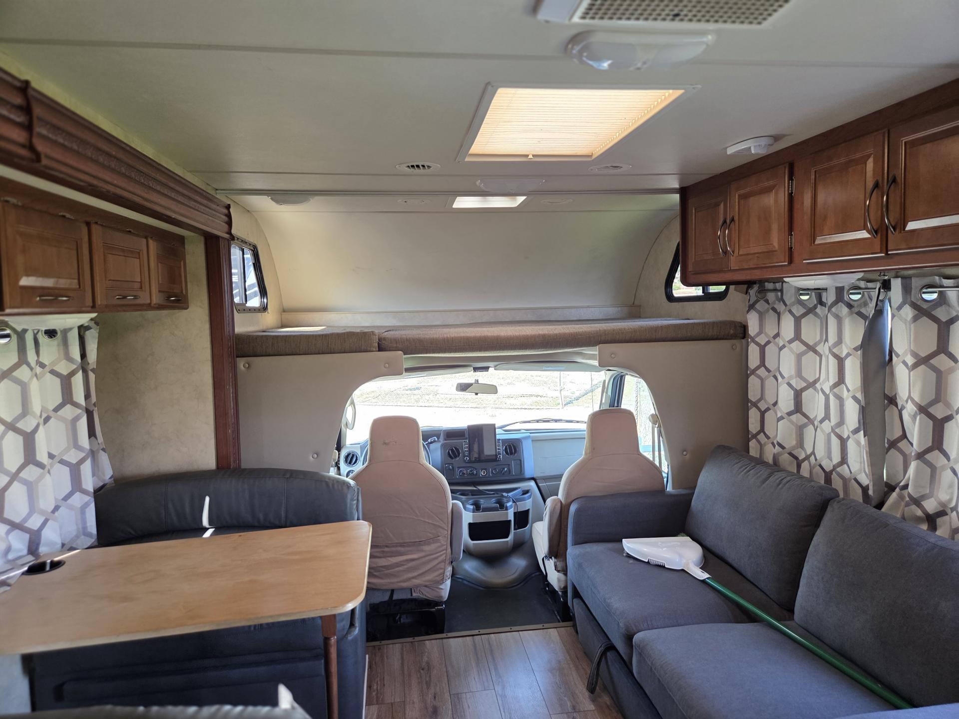 2012 THOR MOTOR COACH CHATEAU 28Z