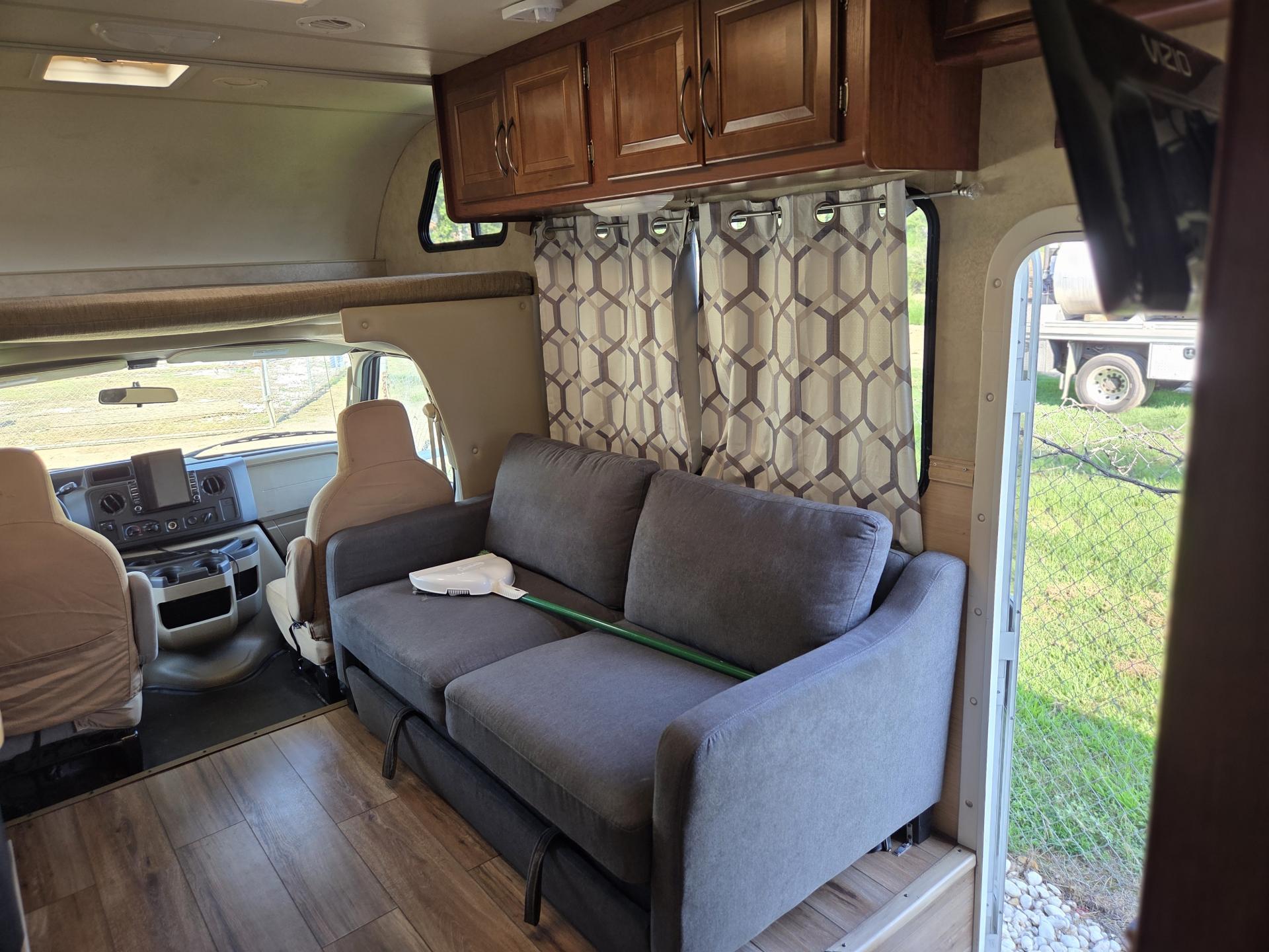 2012 THOR MOTOR COACH CHATEAU 28Z