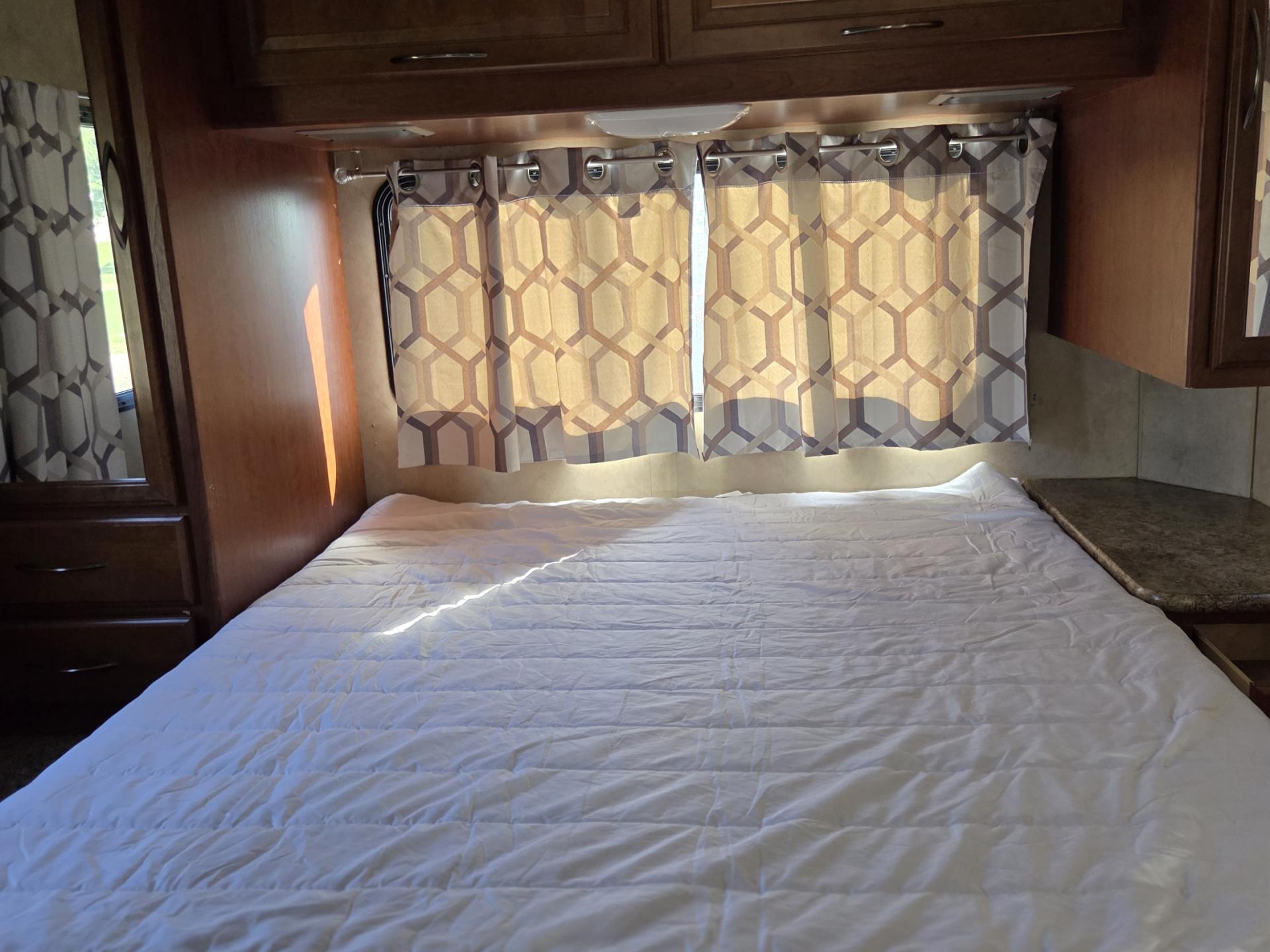2012 THOR MOTOR COACH CHATEAU 28Z