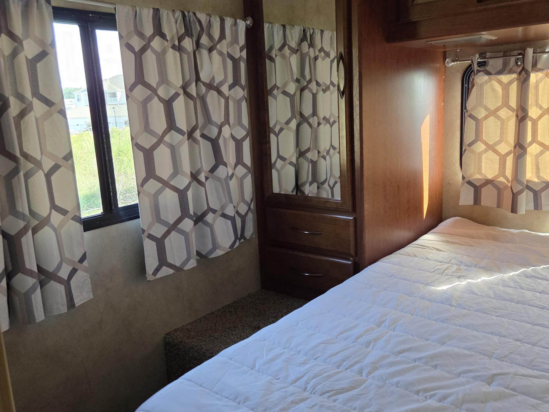 2012 THOR MOTOR COACH CHATEAU 28Z