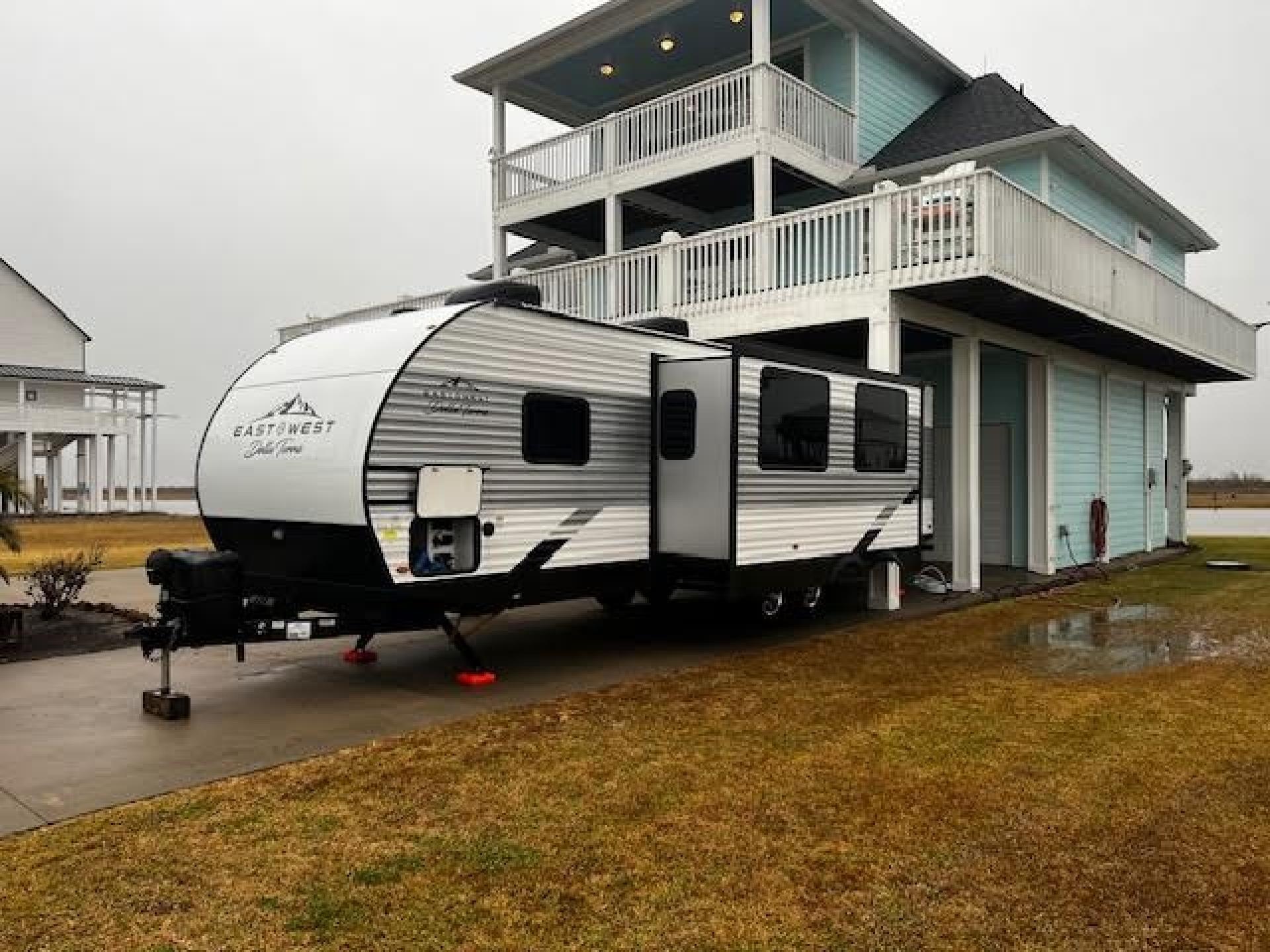 2022 FOREST RIVER  EAST TO WEST Della Terra  271BH