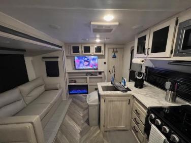 2022 FOREST RIVER  EAST TO WEST Della Terra  271BH