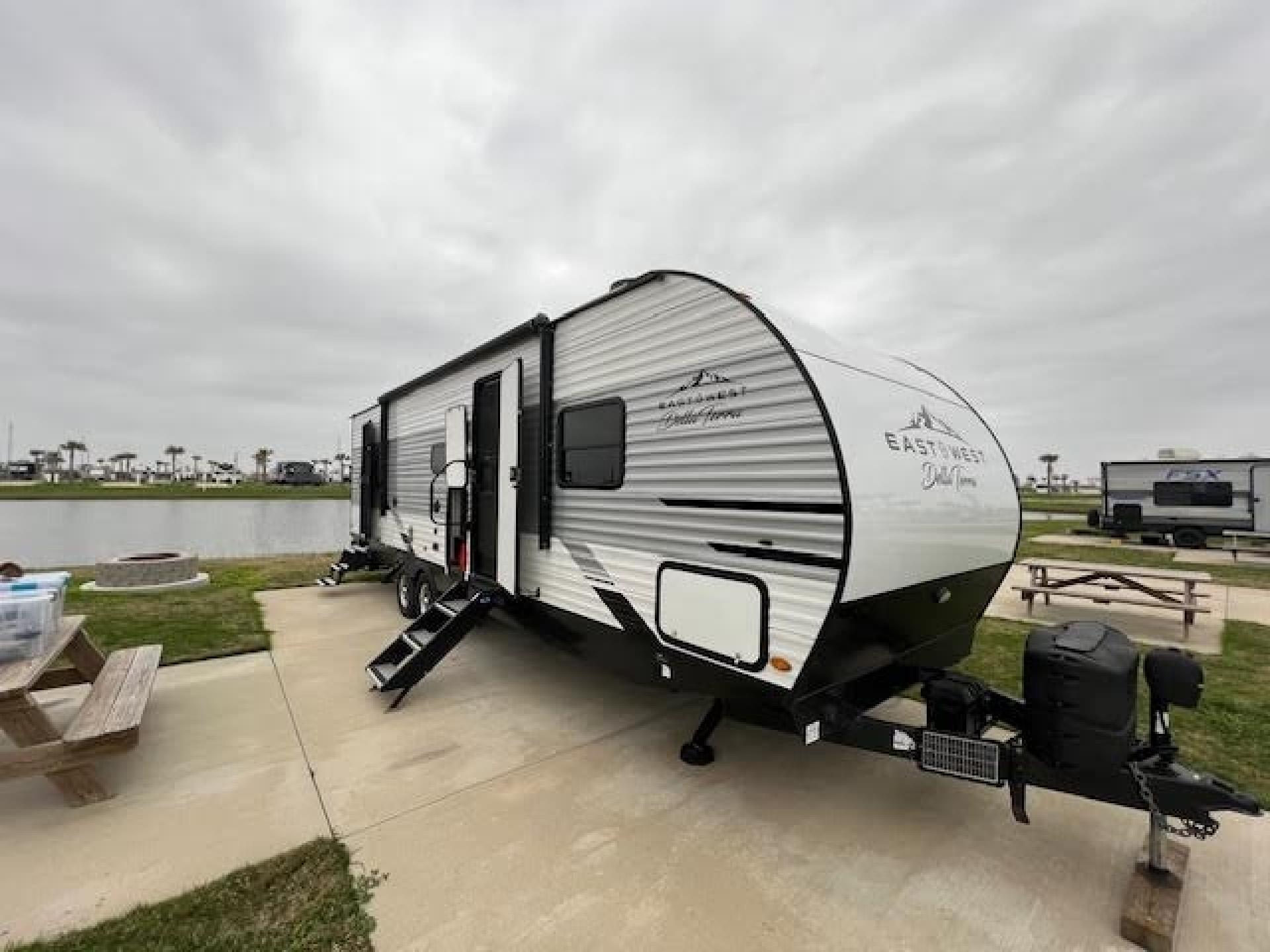 2022 FOREST RIVER  EAST TO WEST Della Terra  271BH