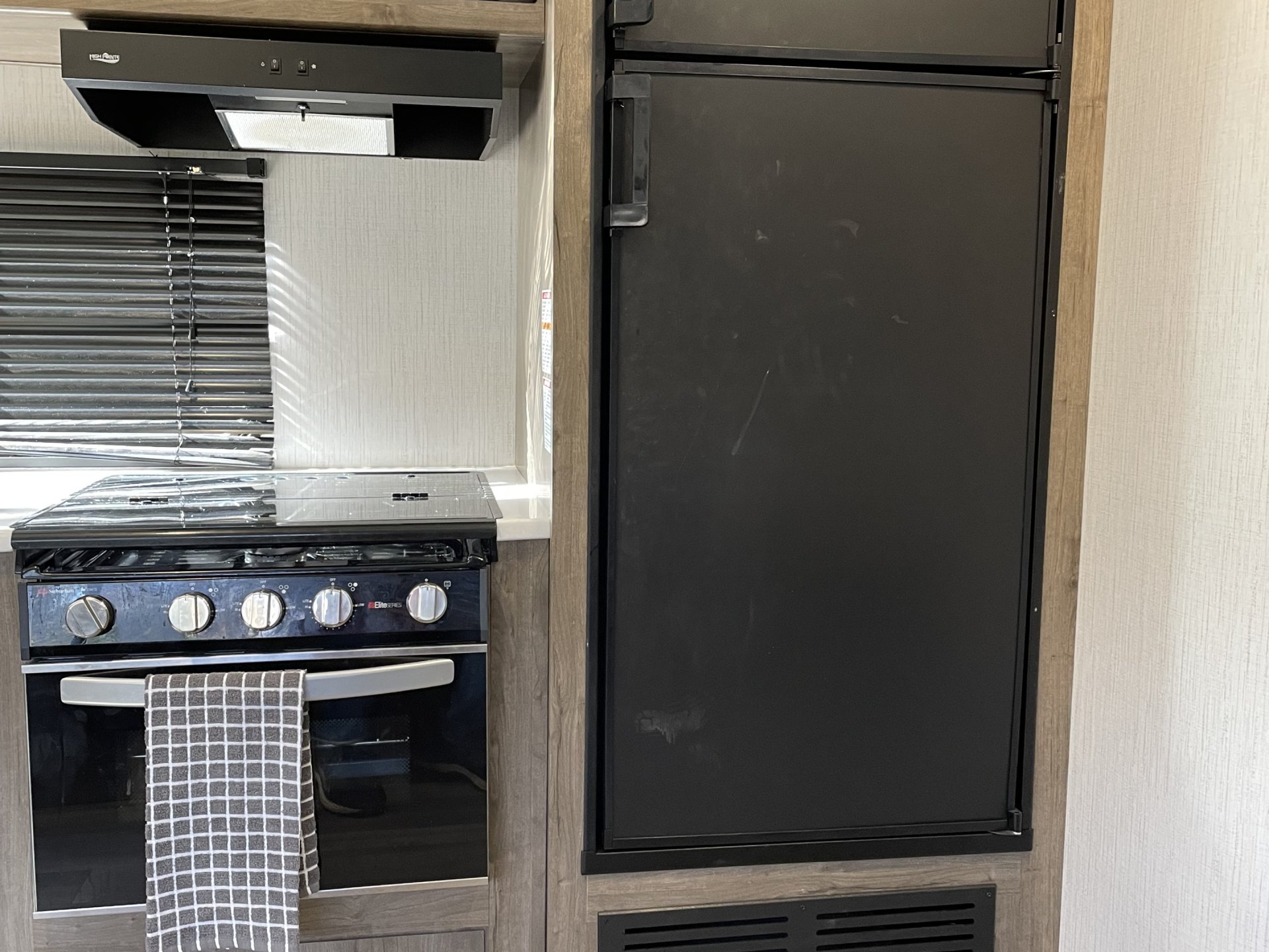 2021 HEARTLAND PIONEER QB 300