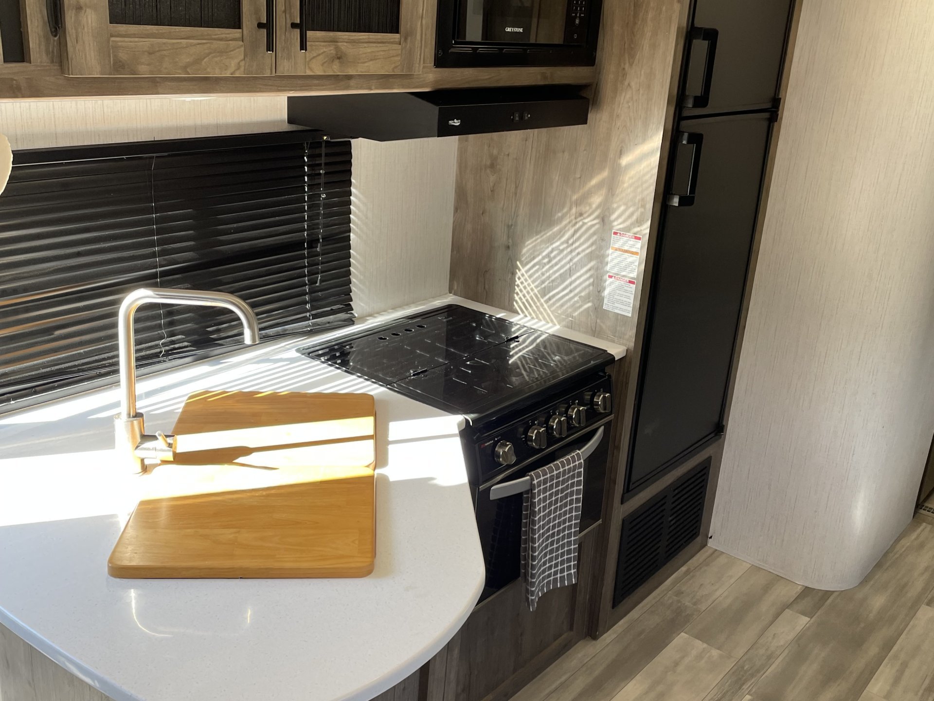 2021 HEARTLAND PIONEER QB 300