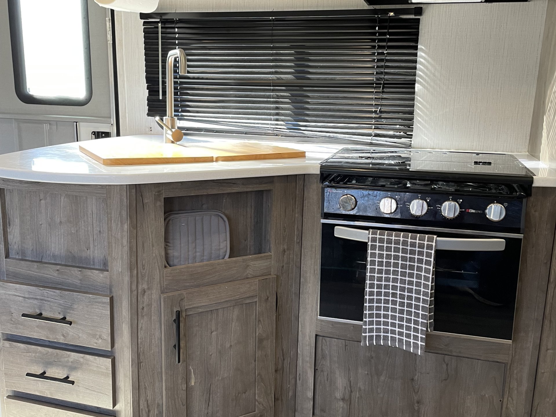 2021 HEARTLAND PIONEER QB 300