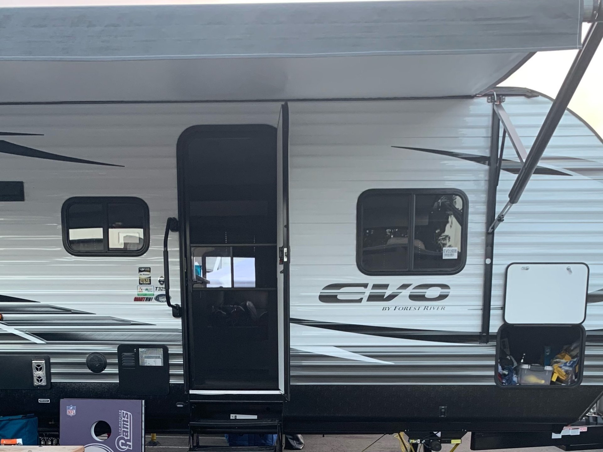 2021 FOREST RIVER EVO  CSJT3250 