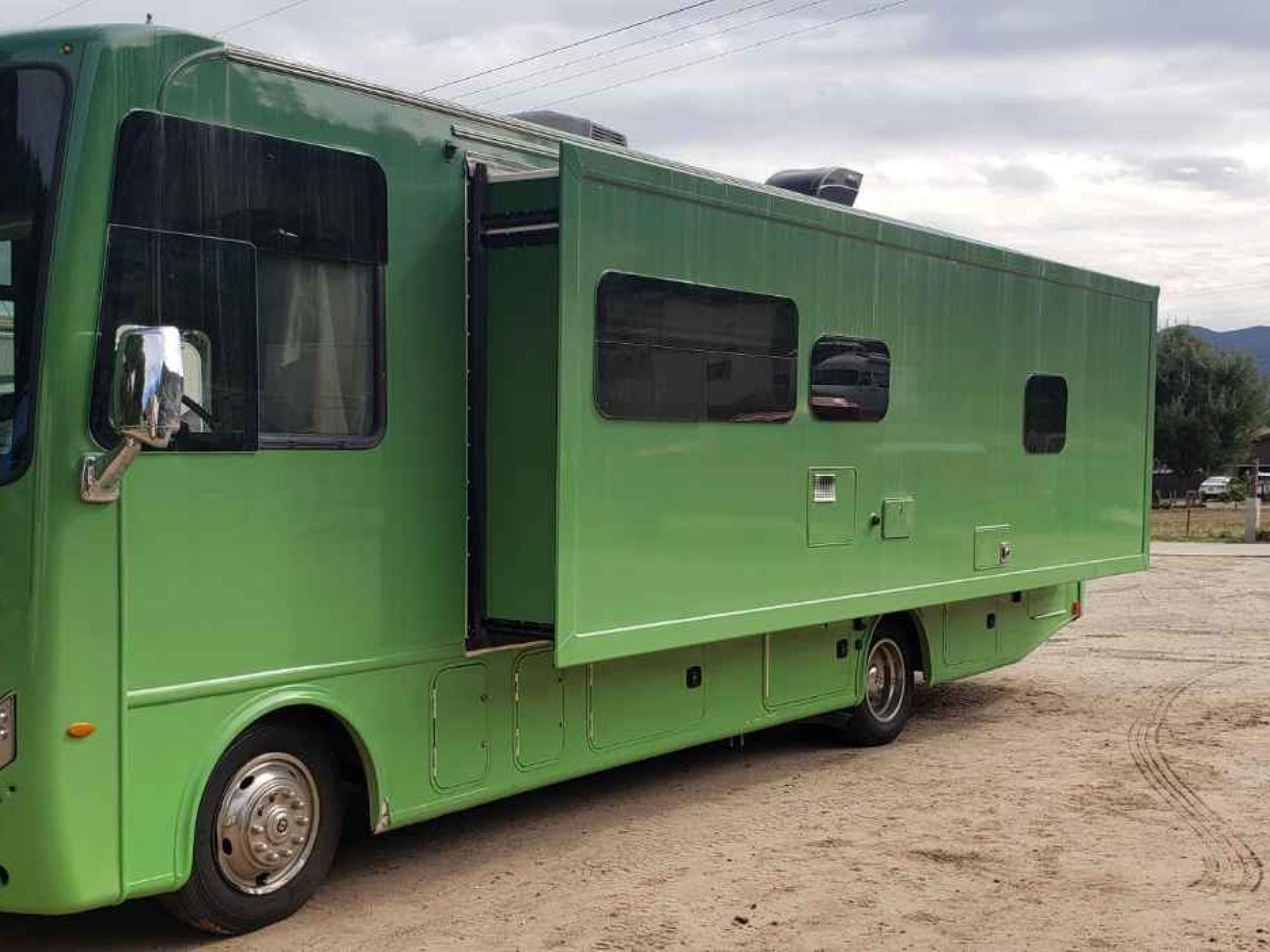 2018 THOR MOTOR COACH HURRICANE 29M