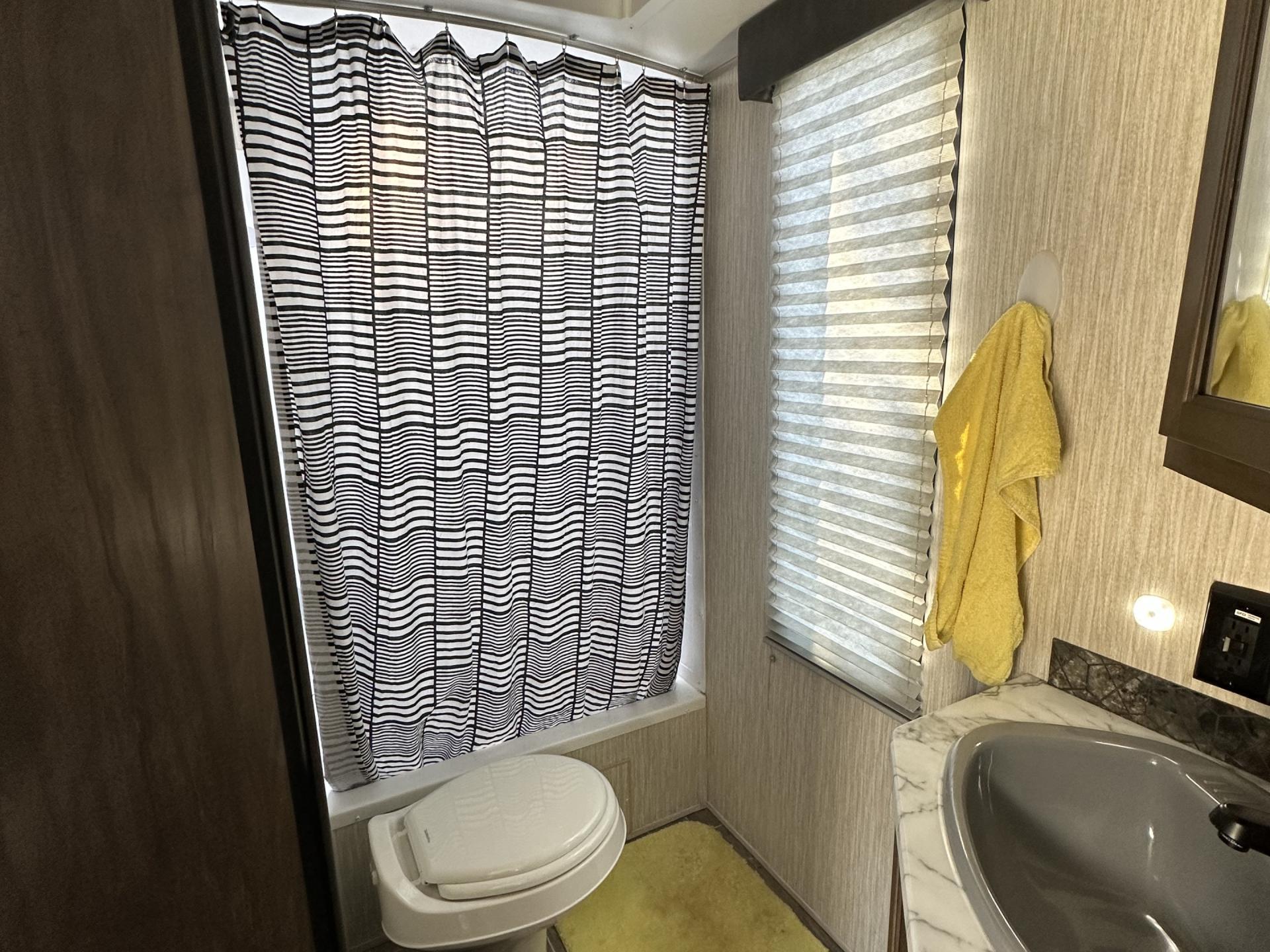 2020 FOREST RIVER CHEROKEE 264DBH