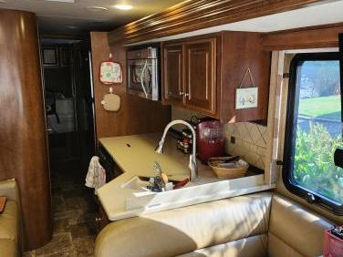 2014 THOR MOTOR COACH PALAZZO 33.2