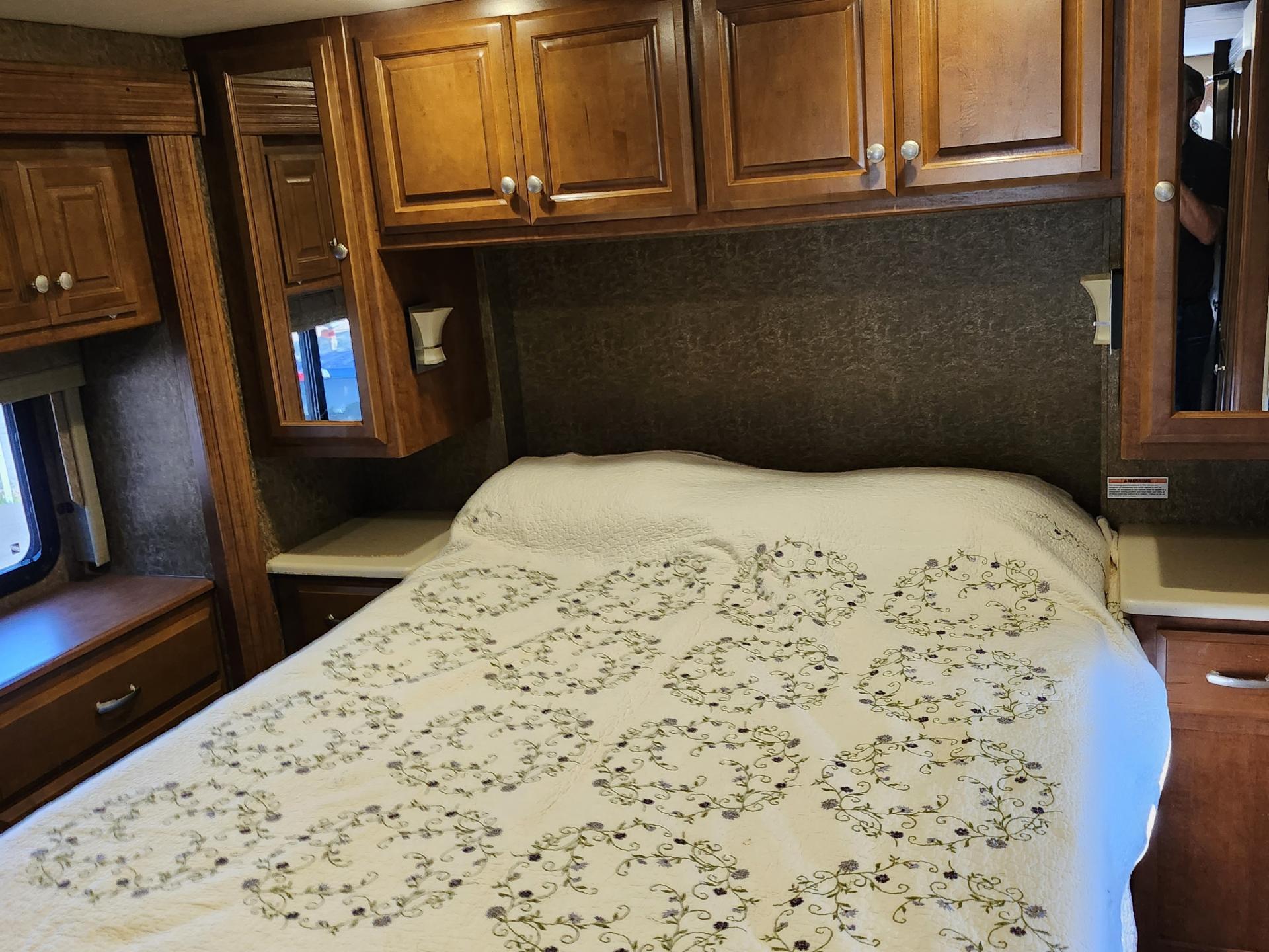 2014 THOR MOTOR COACH PALAZZO 33.2