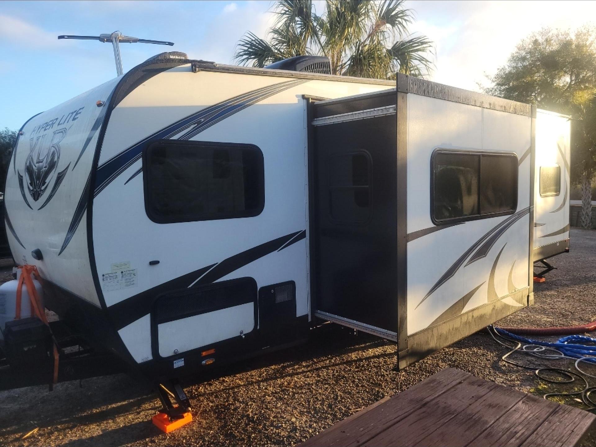 2014 FOREST RIVER XLR HYPER LITE 27HFS