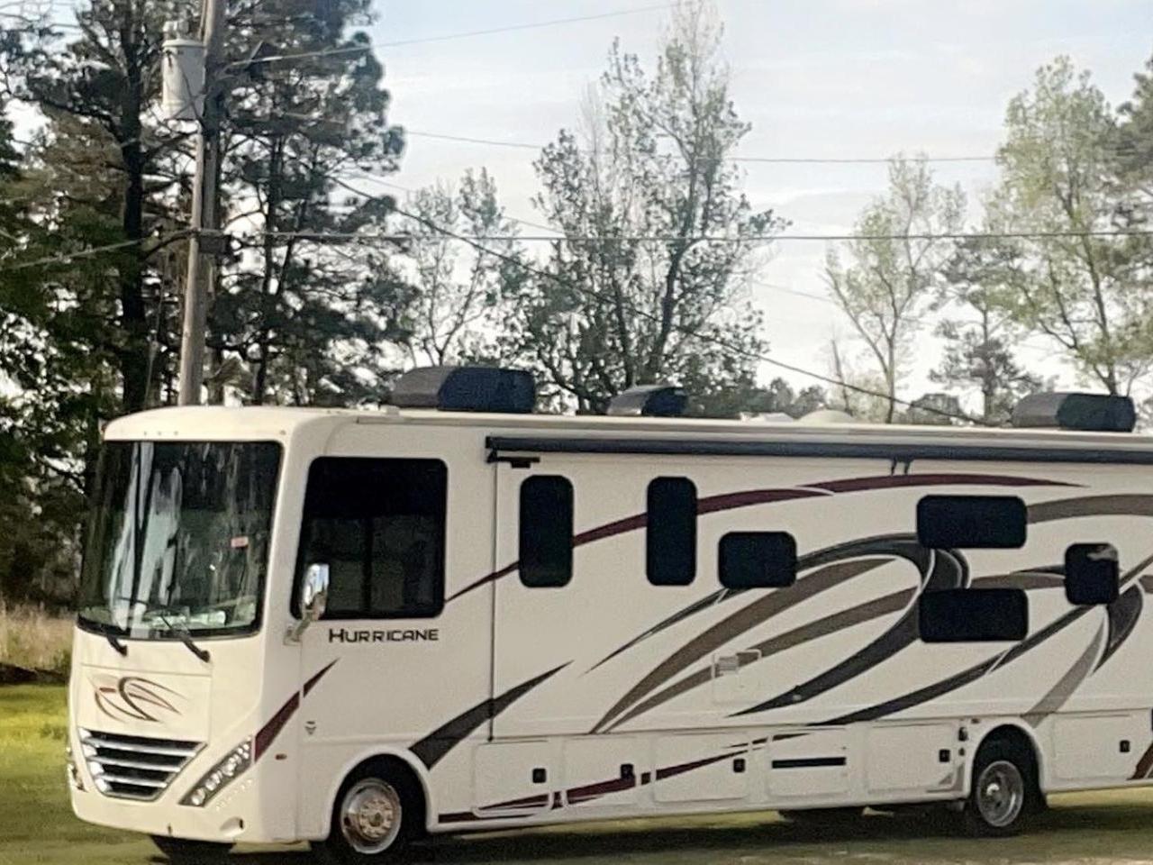 2019 THOR MOTOR COACH HURRICANE 34J