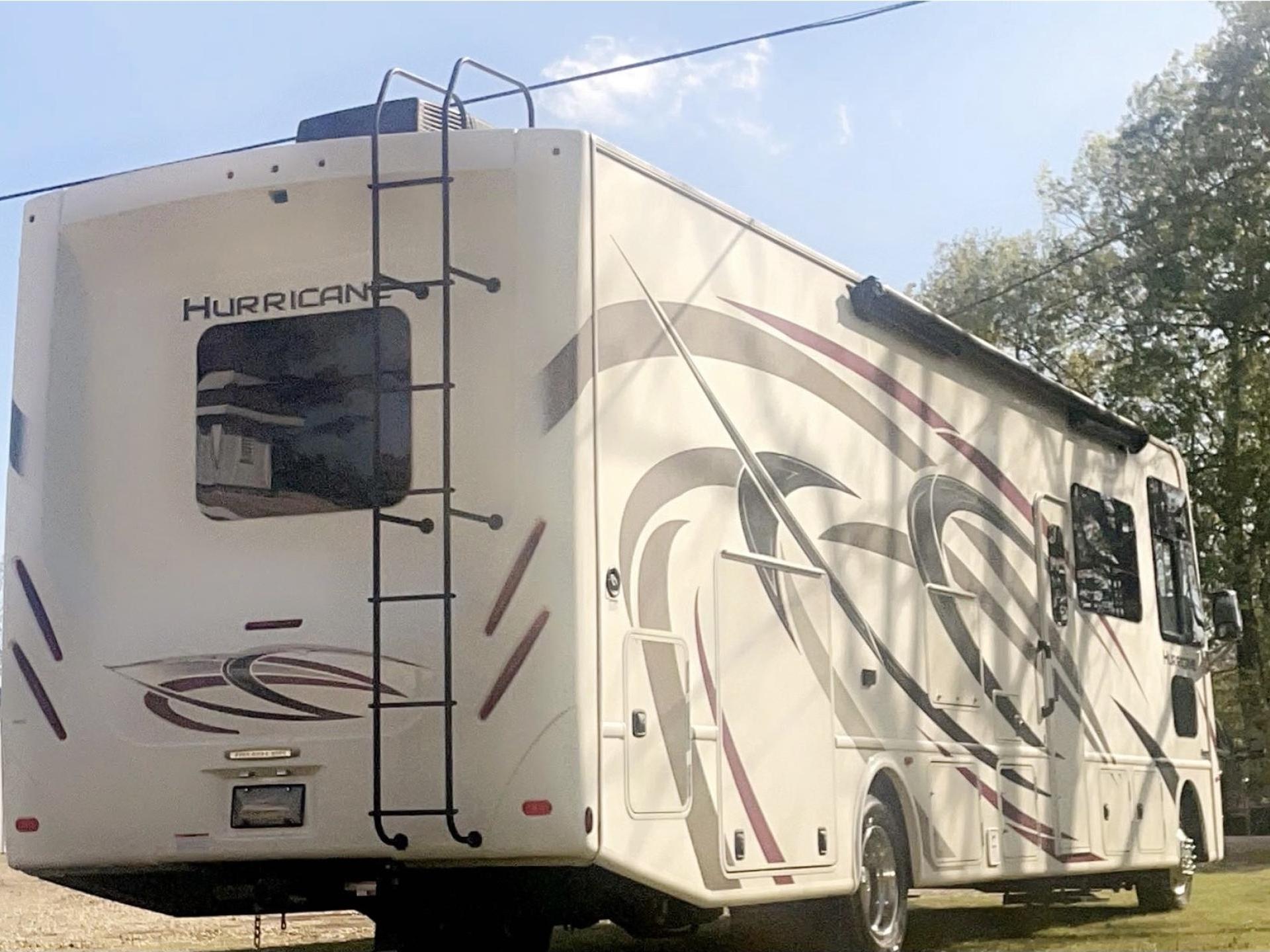 2019 THOR MOTOR COACH HURRICANE 34J