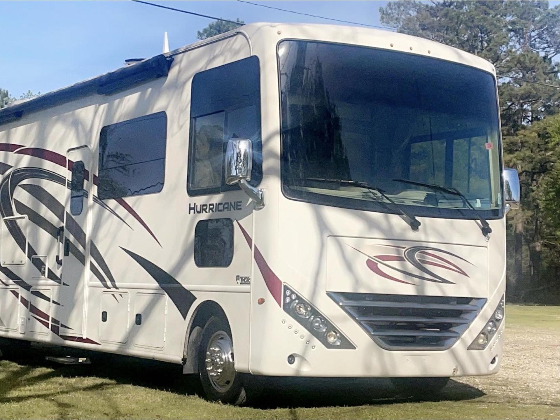 2019 THOR MOTOR COACH HURRICANE 34J