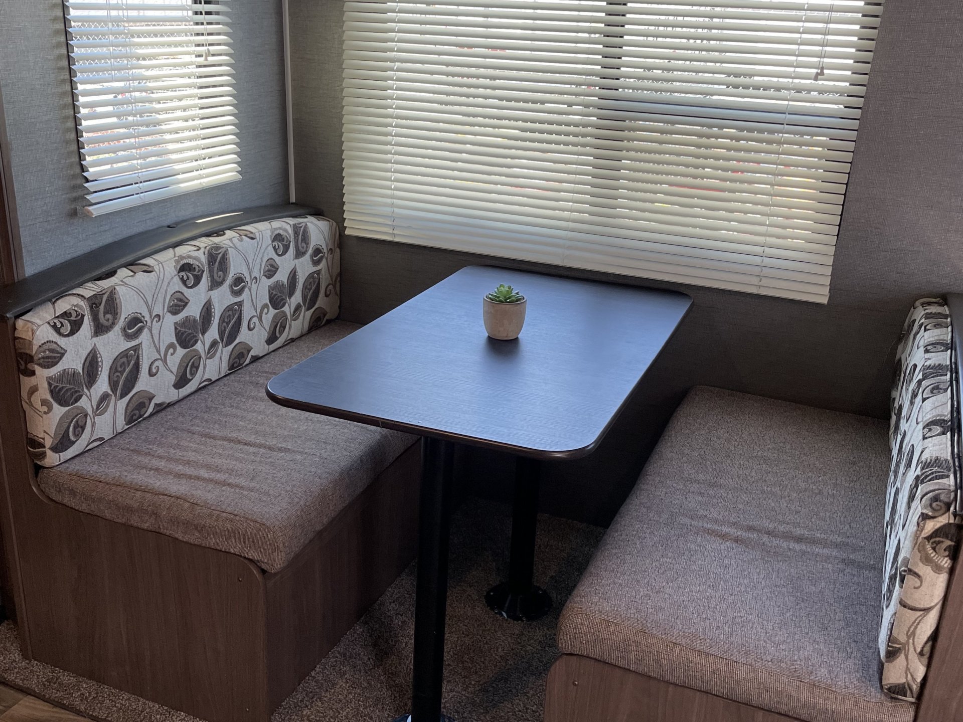 2018 KEYSTONE HIDEOUT 272LHS