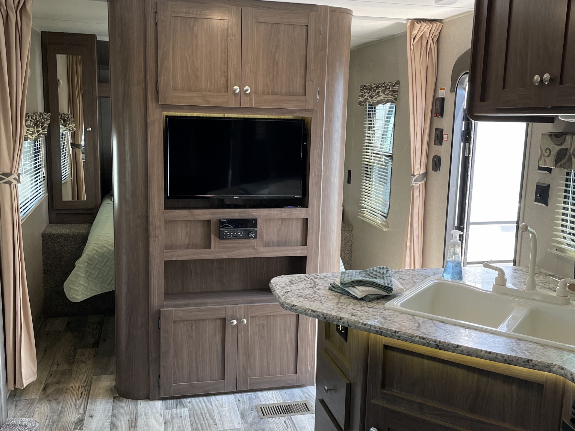 2018 KEYSTONE HIDEOUT 272LHS