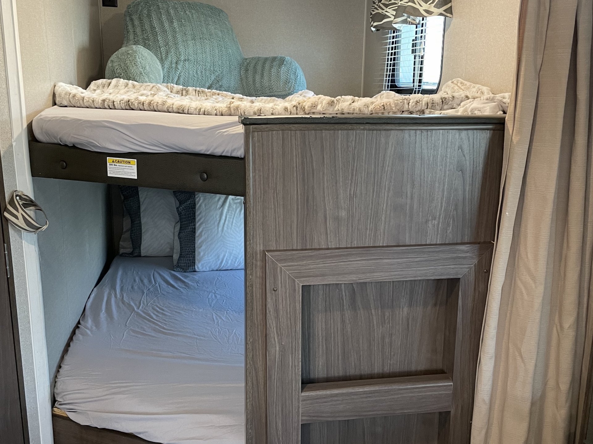 2018 KEYSTONE HIDEOUT 272LHS