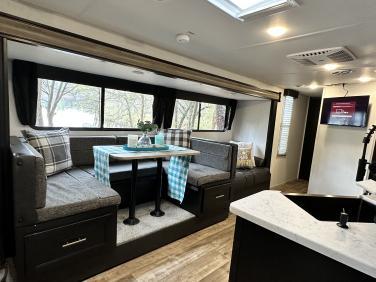 2022 FOREST RIVER CHEROKEE LIMITED 29TE