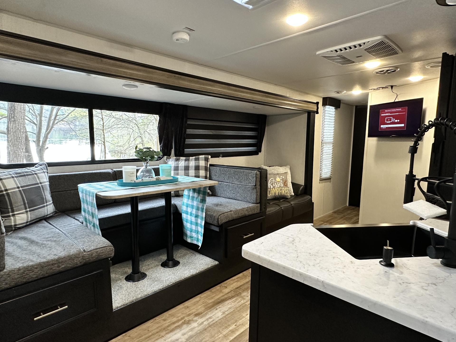 2022 FOREST RIVER CHEROKEE LIMITED 29TE