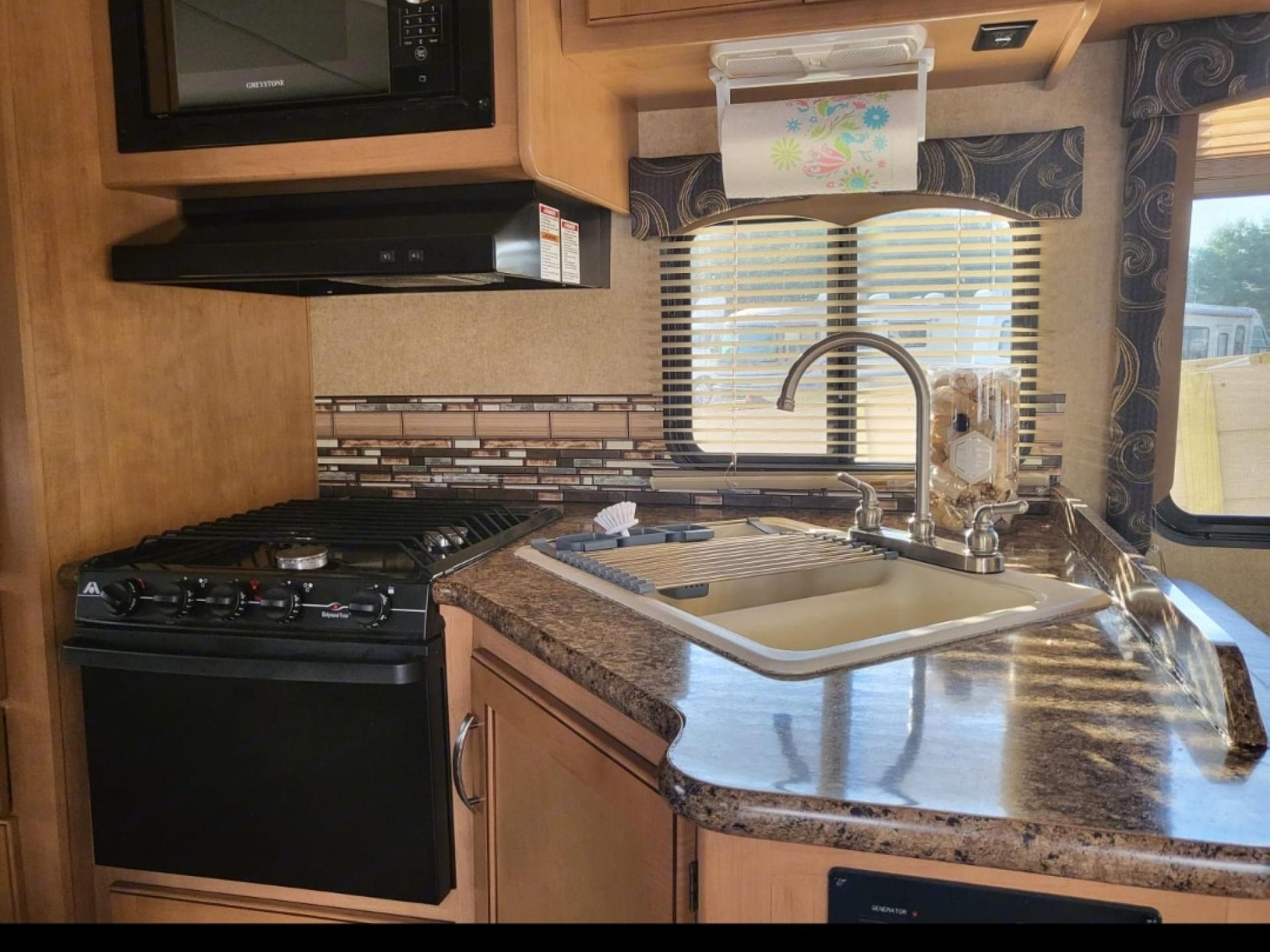 2016 THOR MOTOR COACH Fourwinds  26A