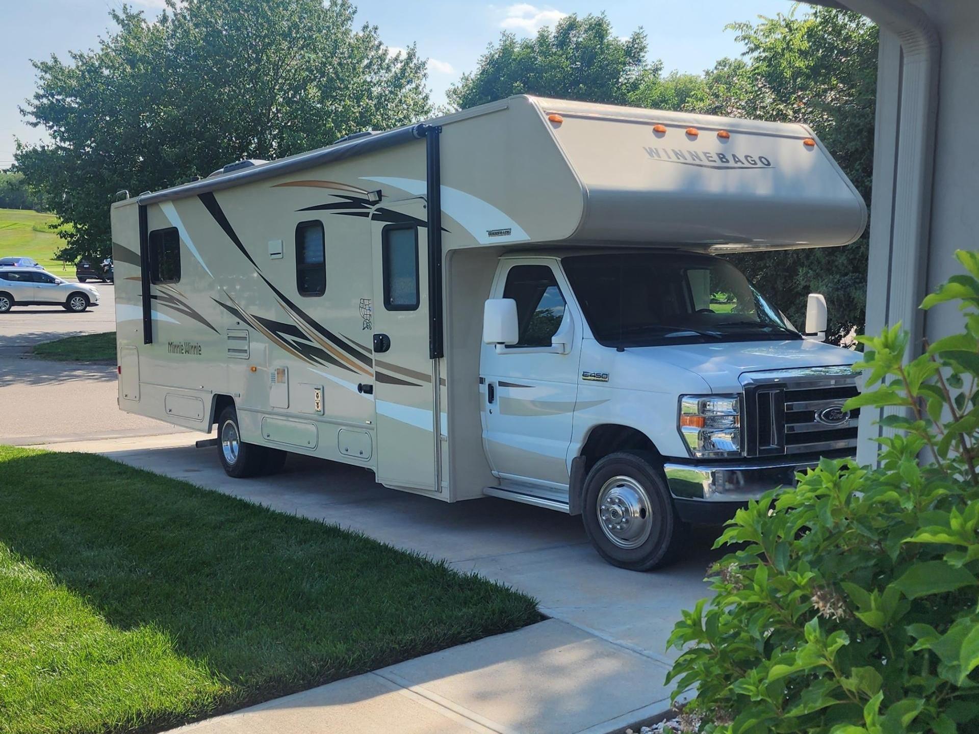 2015 WINNEBAGO MINNIE WINNIE 31K