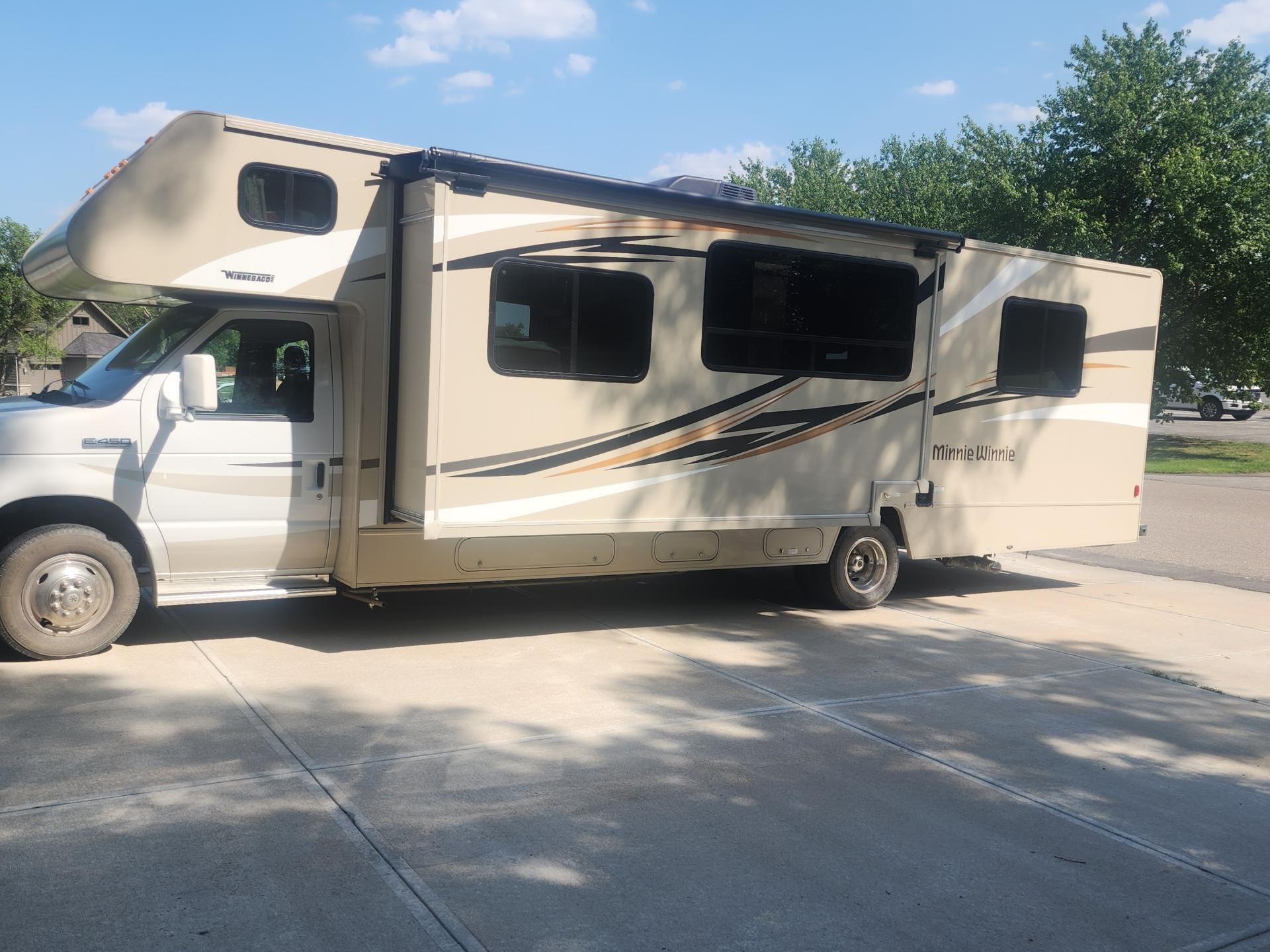 2015 WINNEBAGO MINNIE WINNIE 31K