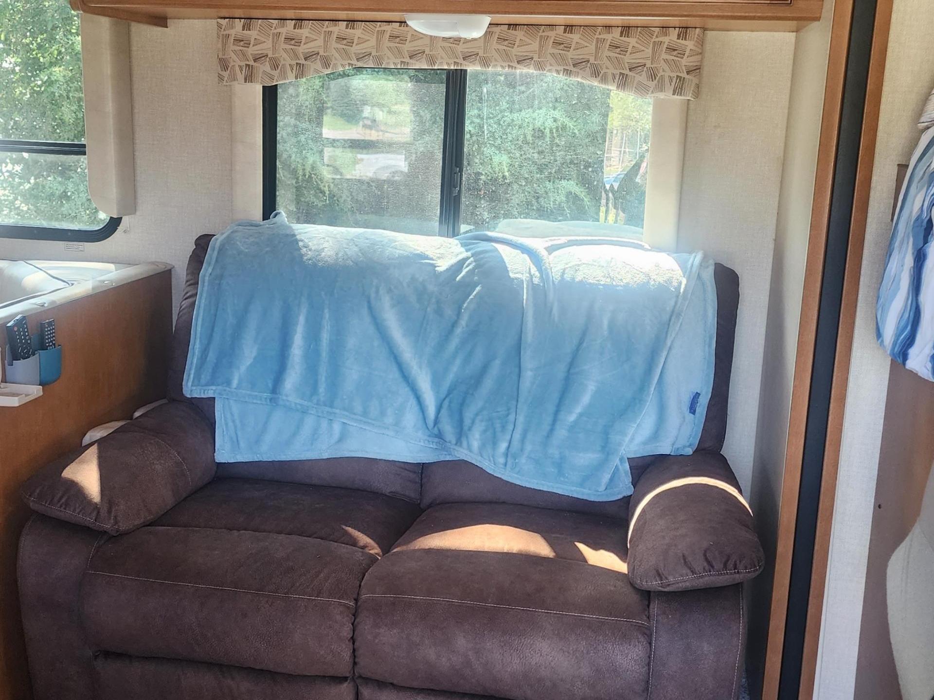 2015 WINNEBAGO MINNIE WINNIE 31K