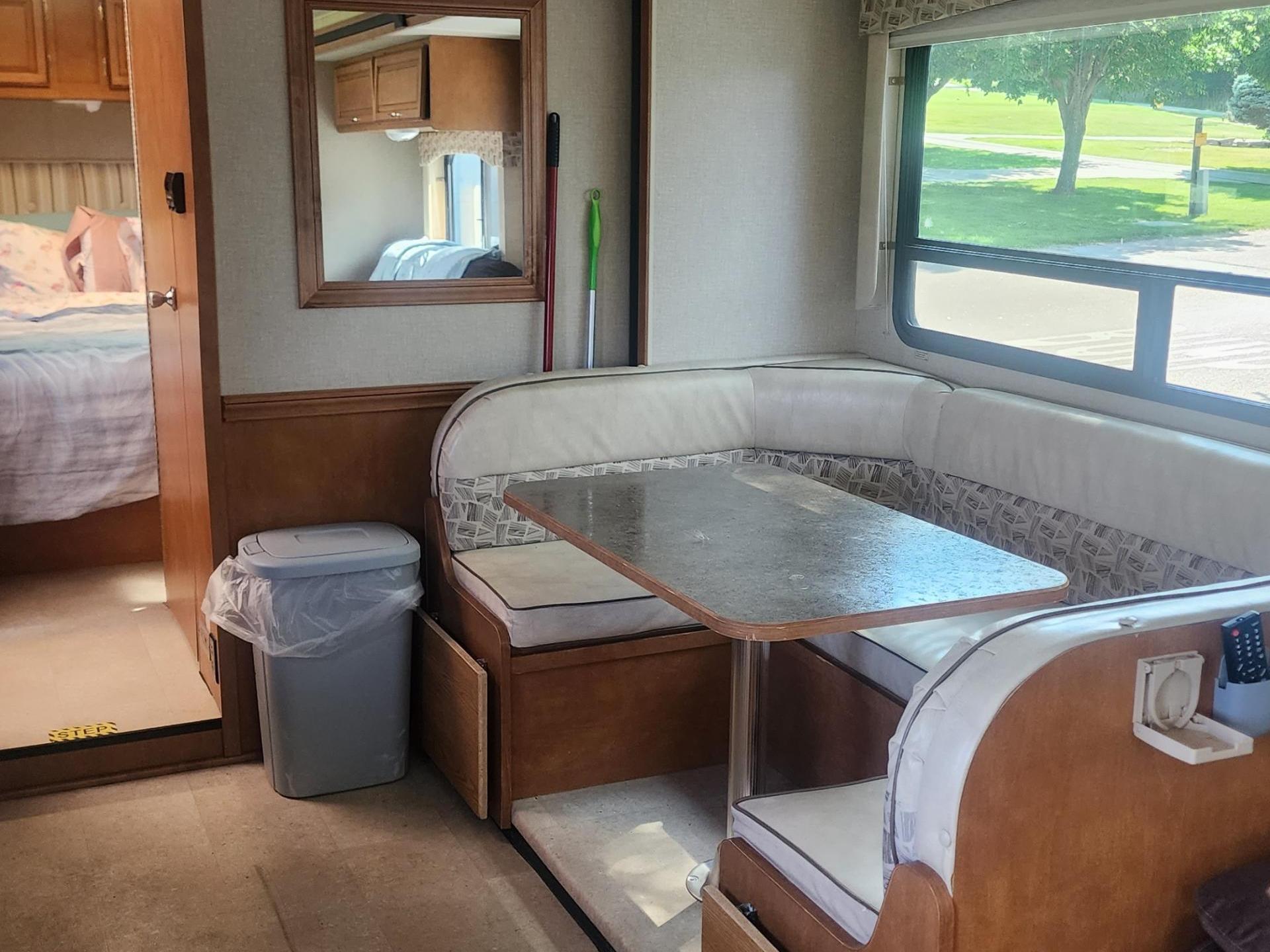 2015 WINNEBAGO MINNIE WINNIE 31K