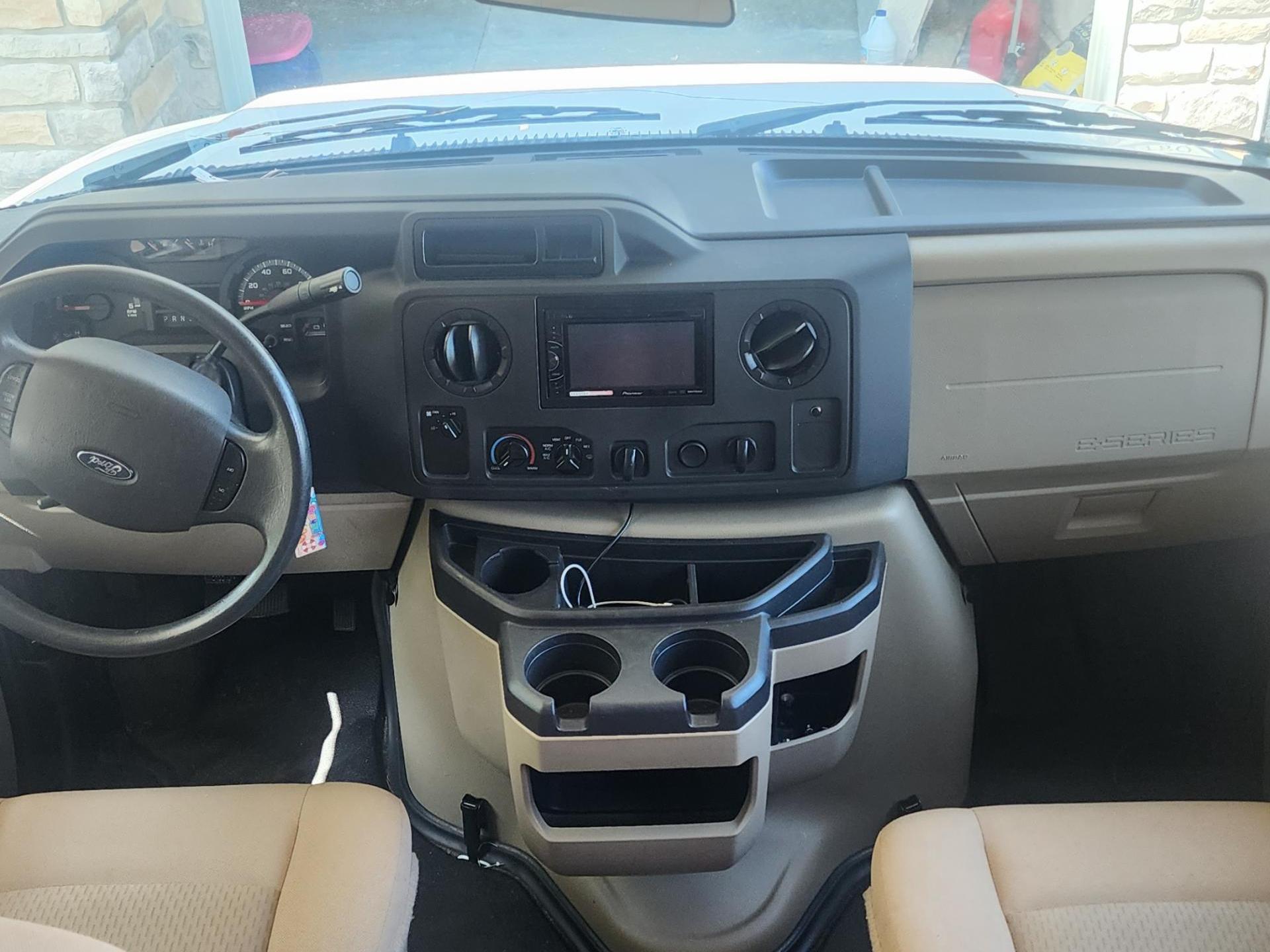 2015 WINNEBAGO MINNIE WINNIE 31K