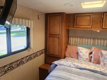 2015 WINNEBAGO MINNIE WINNIE 31K