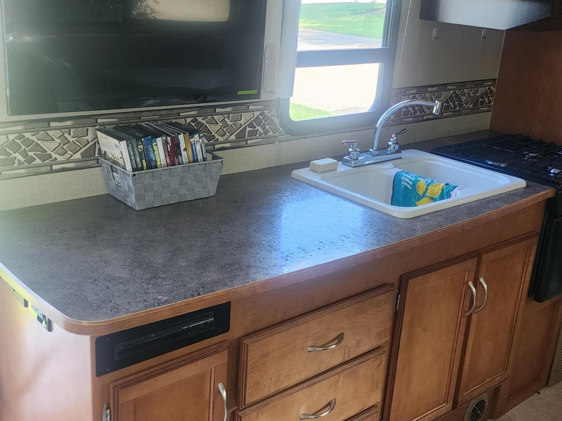 2015 WINNEBAGO MINNIE WINNIE 31K