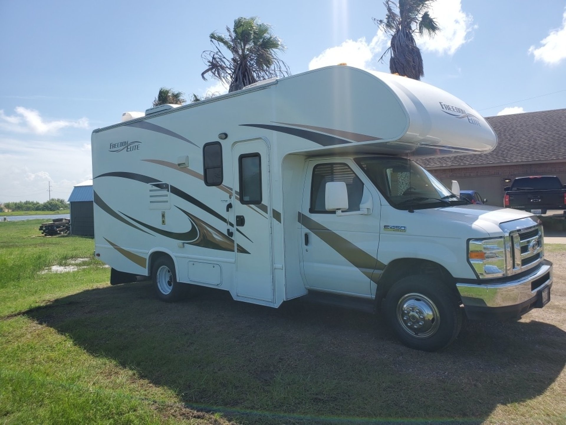 2016 FORD THOR MOTOR COACH FREEDOM ELITE