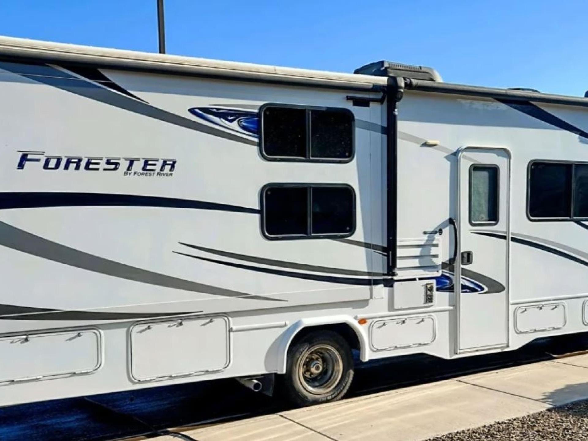 2020 FOREST RIVER FORESTER 3251DSF