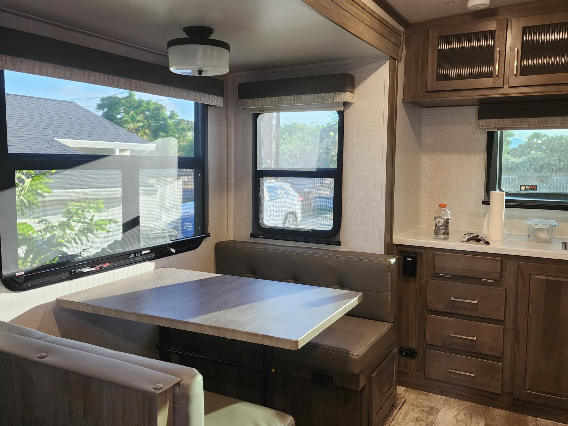 2022 Flagstaff  Classic Series 832CLSB