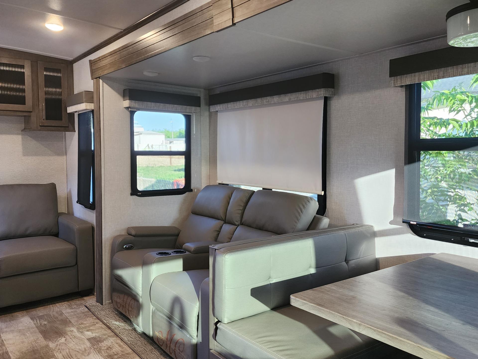 2022 Flagstaff  Classic Series 832CLSB