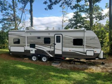 2017 SHASTA REVERE 27BH