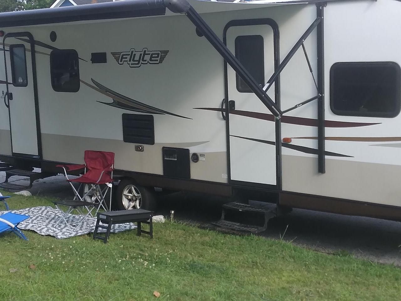 2015 FOREST RIVER SHASTA FLYTE 265 RL