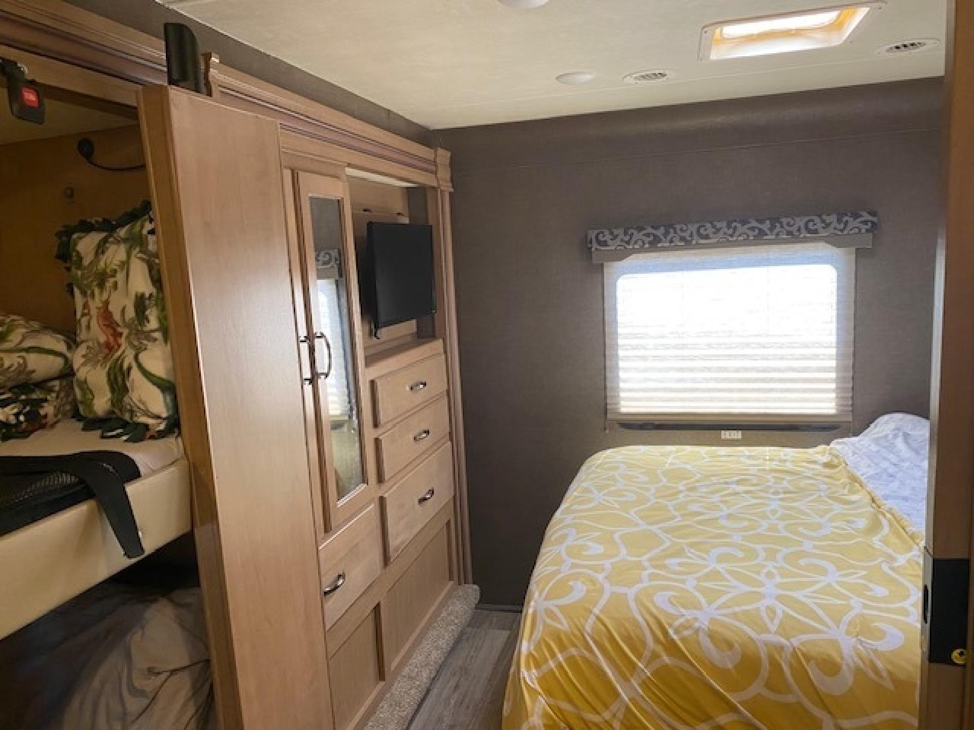 2019 THOR MOTOR COACH FOUR WINDS 30D