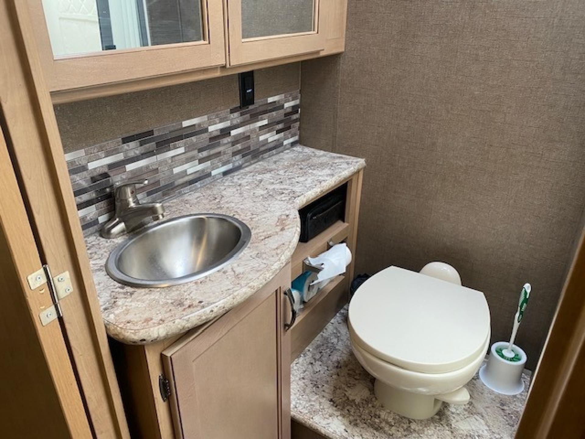 2019 THOR MOTOR COACH FOUR WINDS 30D