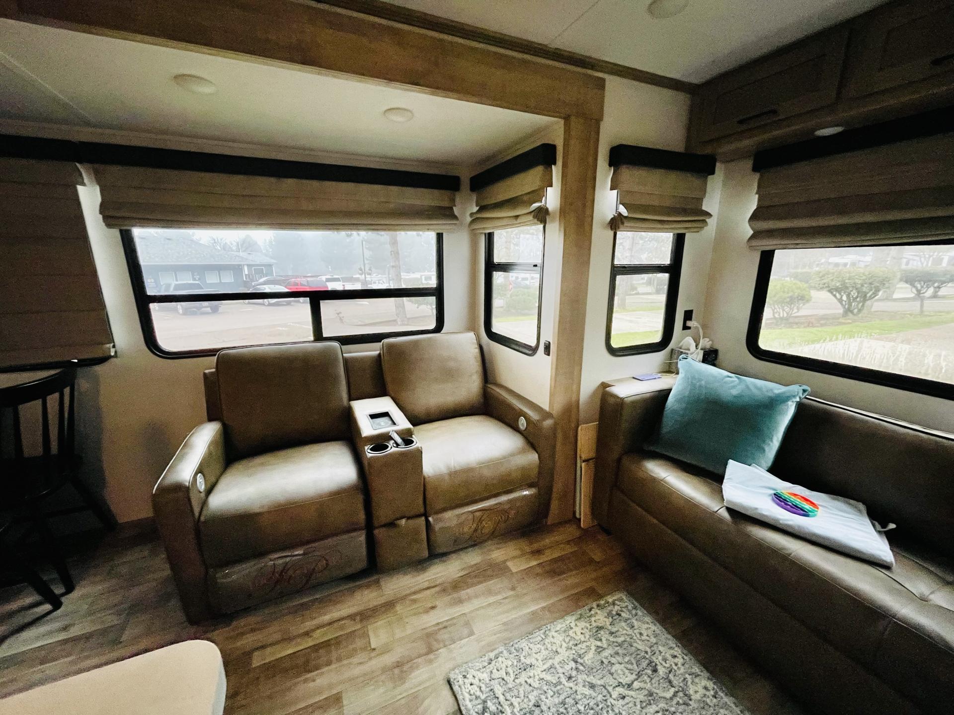 2021 KEYSTONE Arcadia R377L
