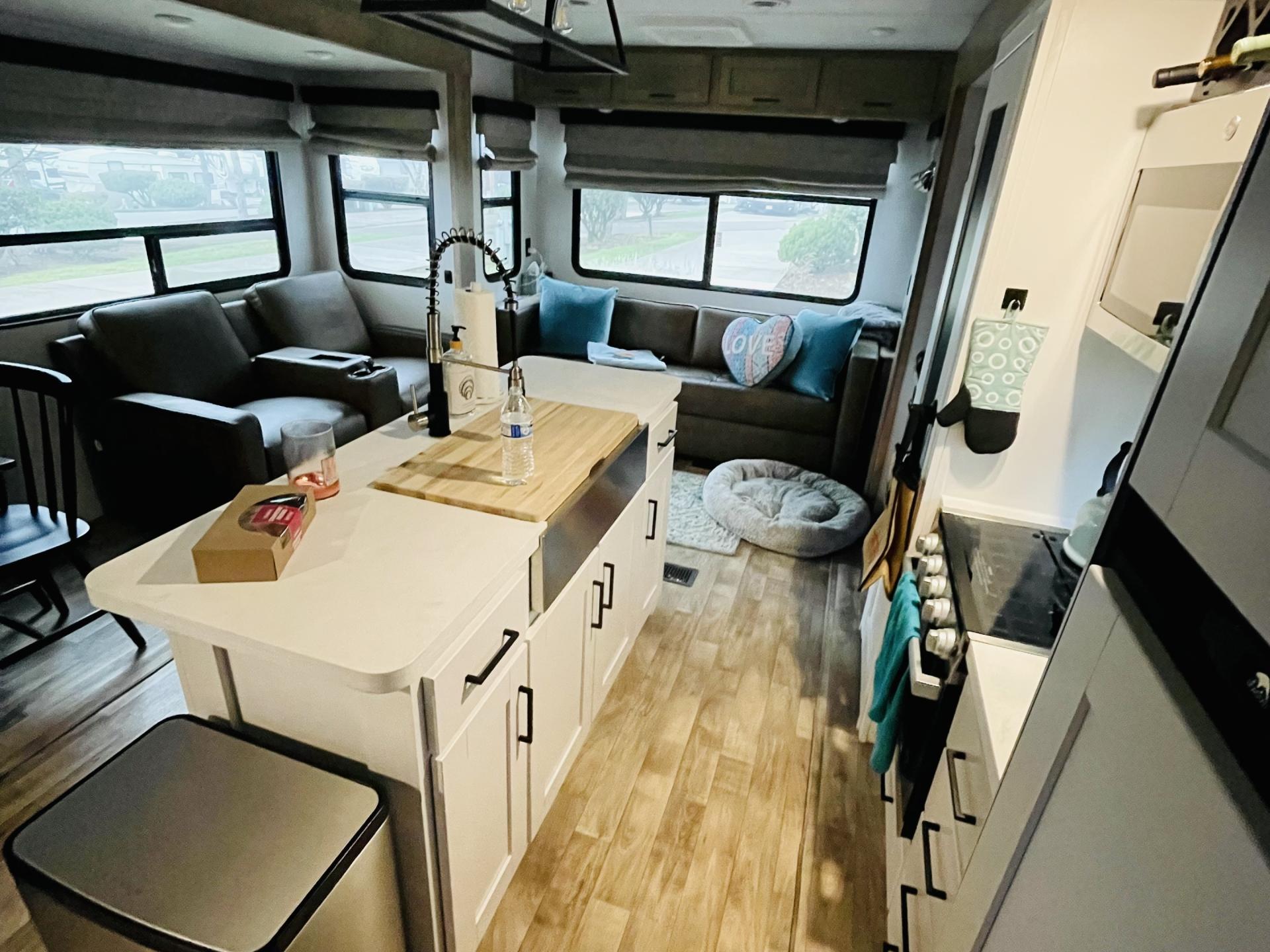 2021 KEYSTONE Arcadia R377L