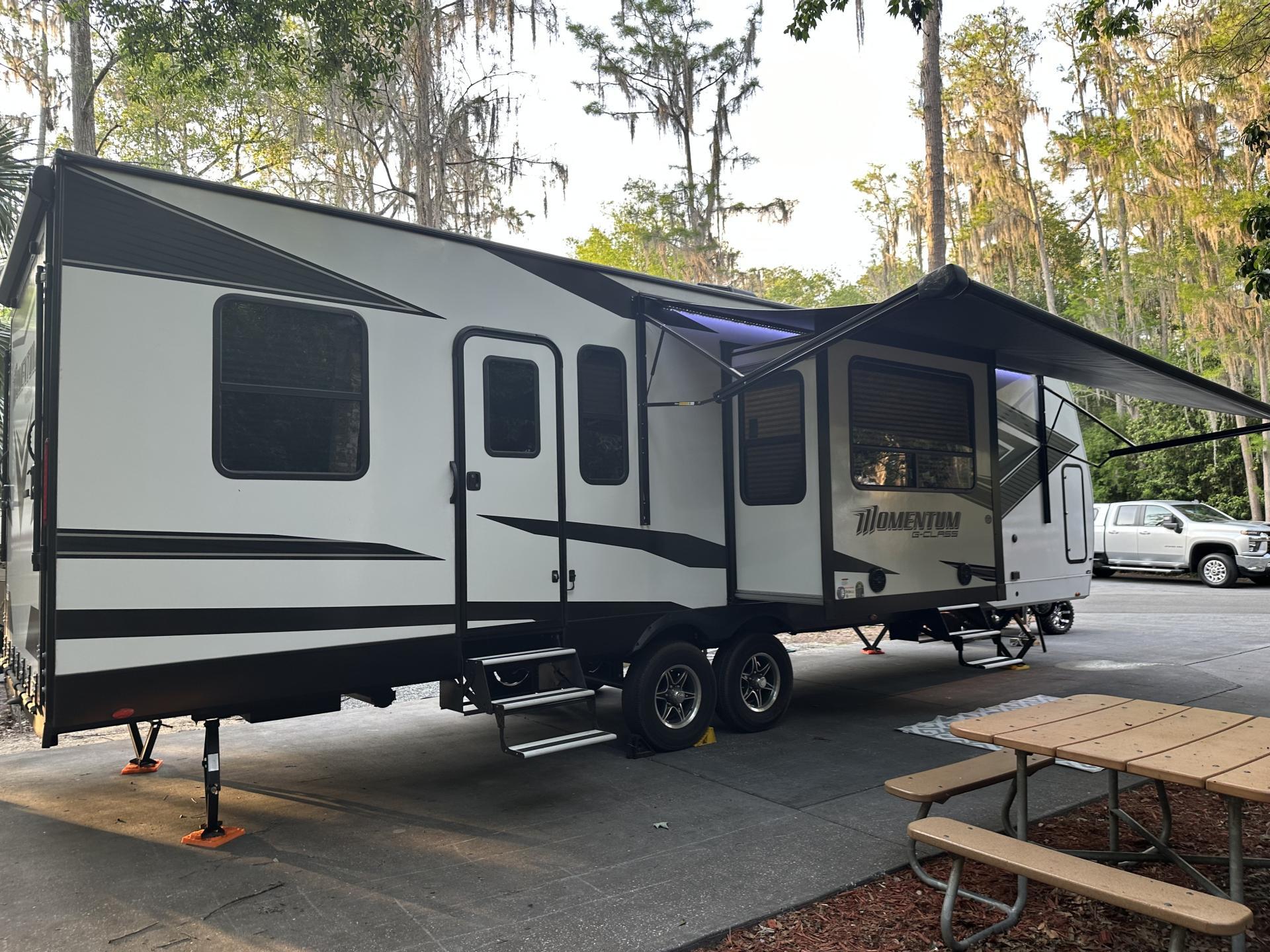 2022 GRAND DESIGN MOMENTUM 31G