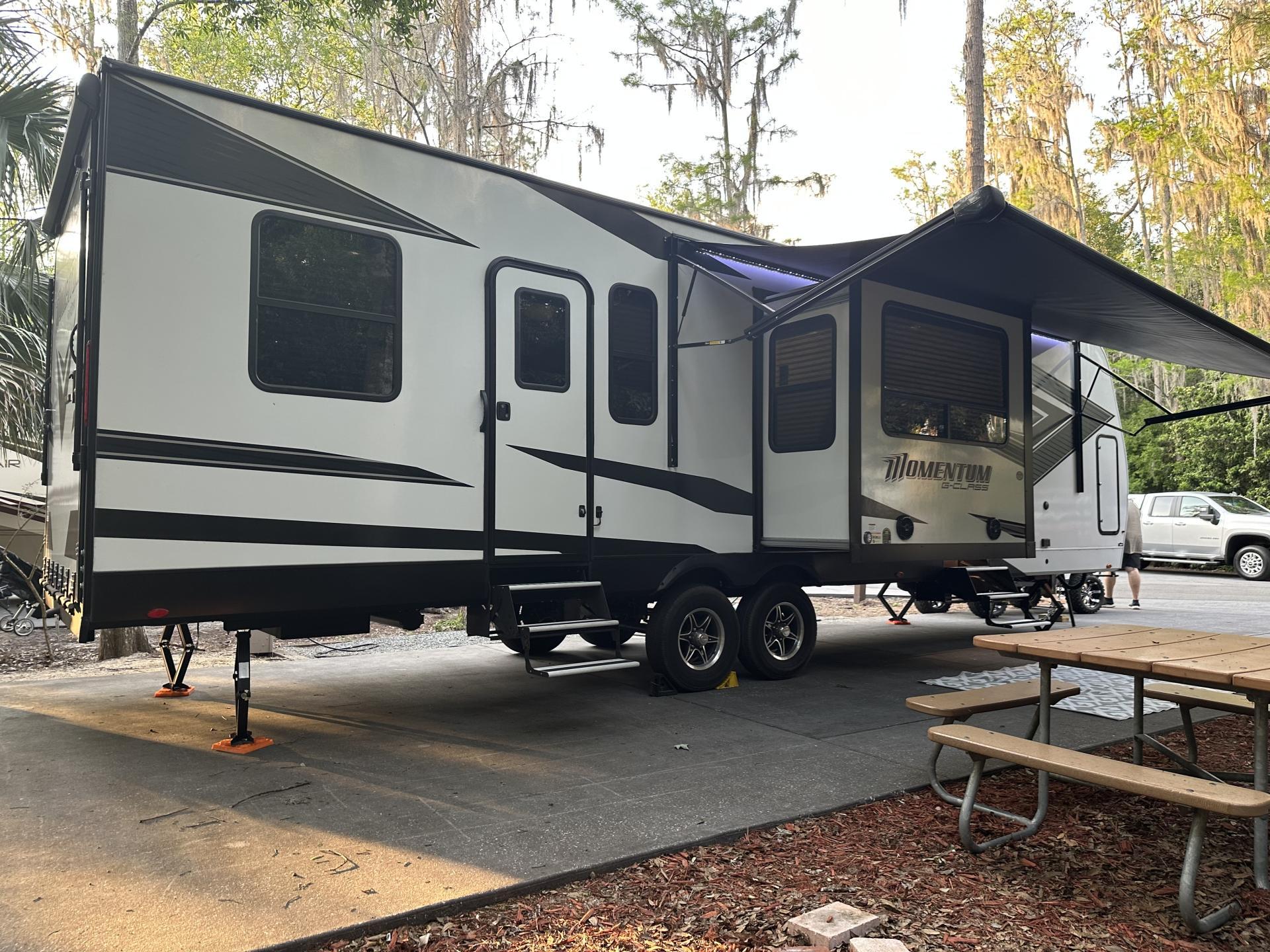 2022 GRAND DESIGN MOMENTUM 31G